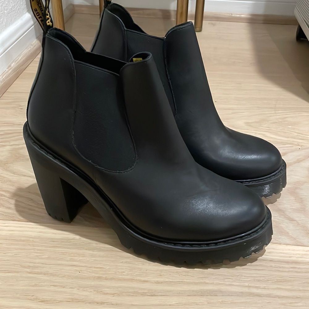Dr. Martens Women's Hurston
